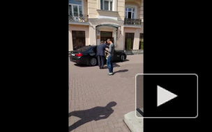 Чиновник на BMW, избивший девушку на Арбате, объяснил свое поведение жарой