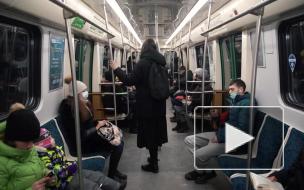 В метрополитене Петербурга будут напоминать пассажирам о необходимости снять рюкзак в вагоне