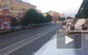 Опасное видео из Кемерово: школьники прокатились на крыше троллейбуса