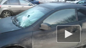 Кусок льда пробил лобовое стекло машины в Челябинске