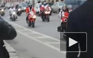 На набережной Фонтанки заметили Дедов Морозов на гидроциклах