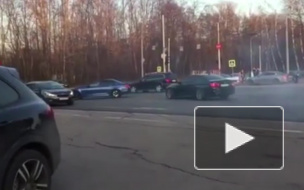 Видео: двое мажоров устроили московский дриф на BMW возле МГУ
