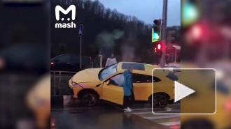 В Сочи Lamborghini на скорости врезался в дорожное ограждение