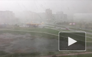 Появилось видео и фото аномального града в Петербурге