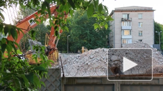 Исторический дом на Васильевском острове разрушается от стройки нового ЖК