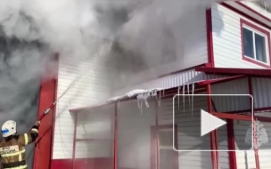 В Башкирии загорелся строительный магазин