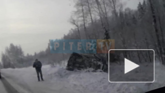 На Левашовском шоссе пикап улетел в кювет