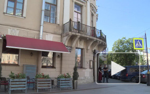 Кафе в центре Петербурга разорили среди бела дня