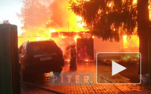 В садоводстве "Лотос-2" сгорел дом, баня и машина: люди смогли спастись