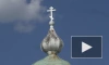 В Тихвине на Полковой церкви альпинисты поправили наклонившийся крест