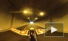 Итальянский пилот пролетел через автомобильные тоннели