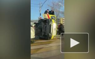 Скорая с беременной женщиной перевернулась после ДТП на Сахалине