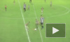 Курьезное видео из Аргентины: Собака прорвалась на поле и отобрала мяч у футболиста