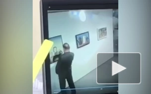Суд оправдал охранника "Ельцин Центра", нарисовавшего глаза на картине