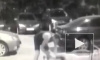 Видео из Москвы: Молодой мужчина жестоко избил на улице пенсионерку и истыкал голову шилом