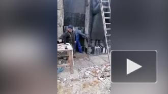 Во Львове начали демонтировать Монумент славы Советской армии