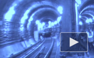 Упавший на рельсы мужчина выжил, но пассажиры до сих недоумевают, что случилось сегодня на Калининской линии метро в Москве