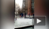 На Ленской улице рабочие положили асфальт прямо на снег