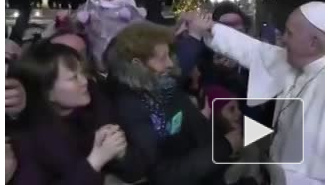 Папа Римский извинился за то, что ударил женщину на площади святого Петра