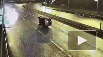 На Кушелевской дороге торопливый автомобиль завалился на бок
