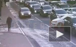ДТП на перекрестке Лифляндской и набережной Обводного канала попало на видео