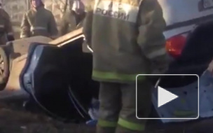 Видео: в Нижнем Новгороде легковушка улетела в кювет и перевернулась