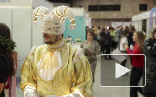 Молодожены Петербурга собрались,чтобы посмотреть "50 оттенков белого"