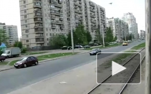 Загадочная смерть: во дворе дома на Наставников нашли труп мужчины