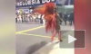 Конфуз из Бразилии: На карнавале одна из танцовщиц потеряла стринги, но продолжила танец