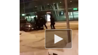 Водитель - лихач прокатился по терминалу аэропорта в Казани