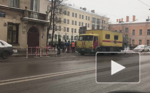 Видео: в трех районах Петербургах срочно ремонтируют трубопровод