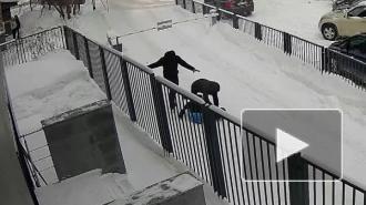 В Новосибирске грабители отобрали у мужчины пакет с крупной суммой денег