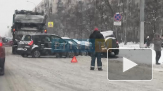 Видео: на Руставели мусоровозом попал в массовое ДТП 