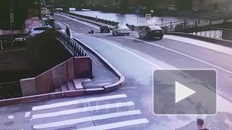 Видео: водитель сбил пешехода на набережной реки Фонтанки