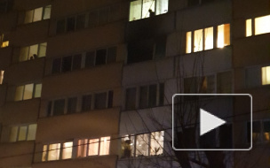На Ленинском проспекте загорелась квартира в живом доме