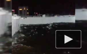 Сотрудники дамбы поделились видео вчерашнего урагана