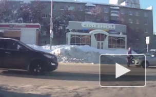 Появилось видео ДТП: легковушка сбила женщину на зебре в Бугульме