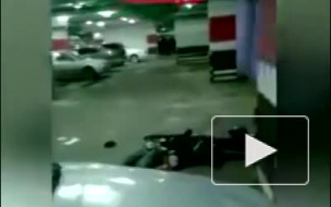 Опубликовано видео с места убийства подростка в ТЦ в Москве