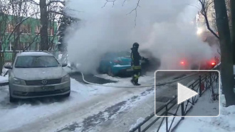 В Петербурге на Лени Голикова загорелся автомобиль