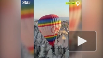 В Турции воздушный шар с пассажирами застрял между скалами