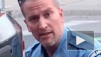 В Миннеаполисе задержан экс-полицейский, придавивший шею Джорджа Флойда