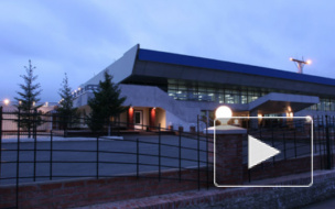 Самолет, совершивший аварийную посадку в Красноярске, вылетит в Петербург позже