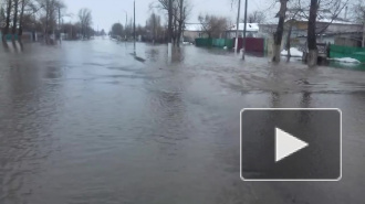 Талые воды затопили проспект Маршала Блюхера