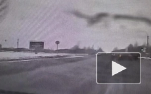 В Волхове во время погони пьяный водитель не справился с управлением и въехал в опору ЛЭП