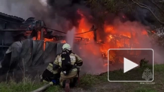 На Камчатке потушили пожар на складе с отделочными материалами