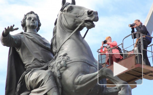 Медного всадника отмыли ко Дню города под пьяные крики аборигенов