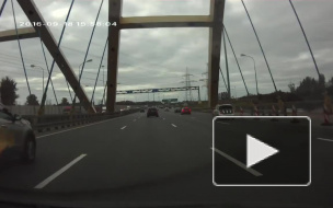 Очевидцы засняли на видео жесткую аварию на Шафировском