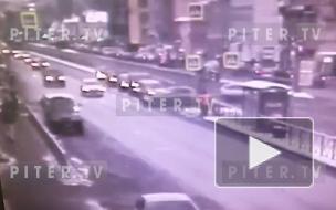 Водитель BMW спровоцировал серьезную аварию на перекрестке Лиговского и Курской