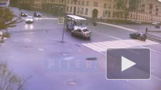 Автобус протаранил авто на пересечении улиц Зайцева и Краснопутиловской