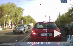 Жесткое видео из Воронежа: после ДТП мотоцикл разорвало на части